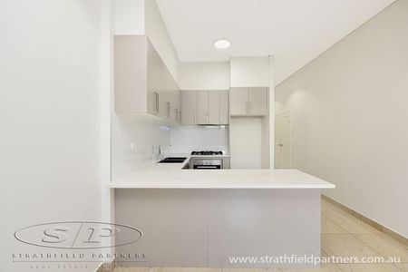 Ground Level, Luxury Living - Photo 2