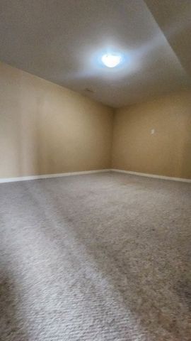 GLenrosa 2 bd, 1 bath walkout basement suite avail now - Photo 4