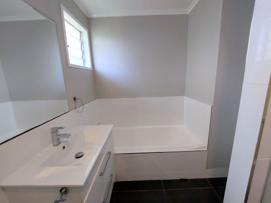 Birkenhead Bungalow * ELECTRICITY & WATER INCLUDED* - Photo 1