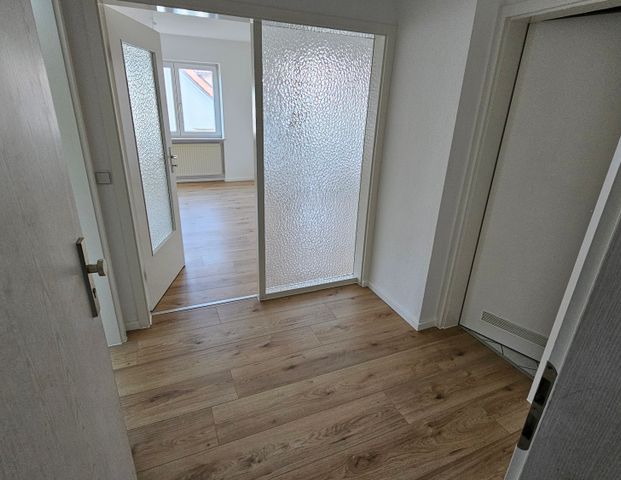 - 1 - Raum-Wohnung mit Balkon und TG - Stellplatz Alles Neu - Photo 1