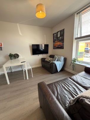 5 bed Flat for Rent - Photo 1