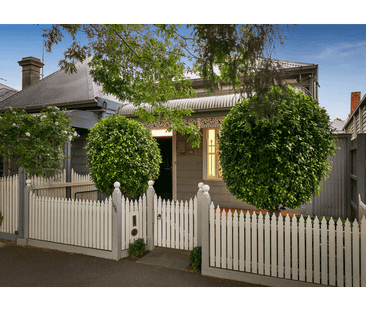 STUNNING HOME IN FANTASTIC SOUTH MELBOURNE LOCATION - Photo 3