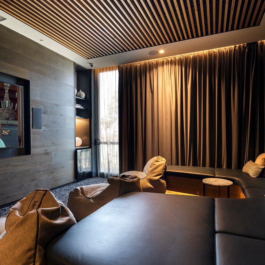 Valencia Residences - Photo 1