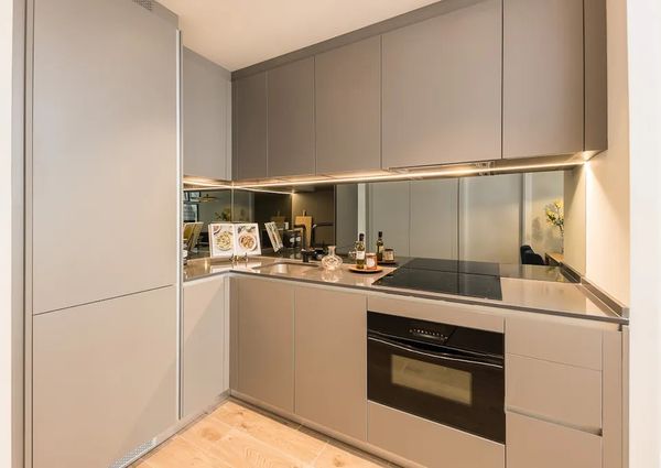 Calle de la Farmacia, Madrid, Community of Madrid 28004