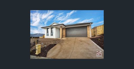 APPEALING FAMILY HOME! - Photo 3