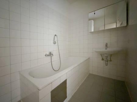 Sehr helle und gepflegte 2-Zimmer-Dachgeschosswohnung - Nähe Krankenhaus - Photo 5