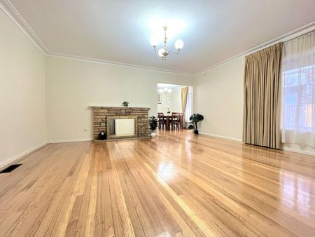 4-Bed Sun-Soaked Living in Moorabbin - Photo 2