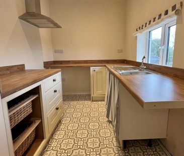2 bedroom bungalow to rent - Photo 2