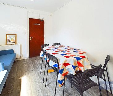 5 bedroom end of terrace house to rent - Photo 2