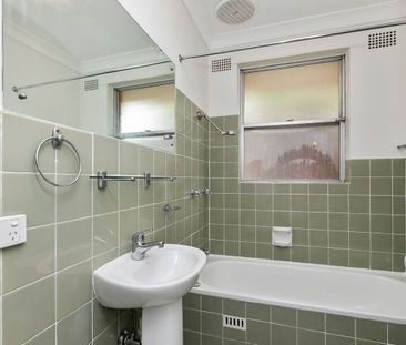 Stylish Two Bedroom in the Heart of Summer Hill - Photo 2