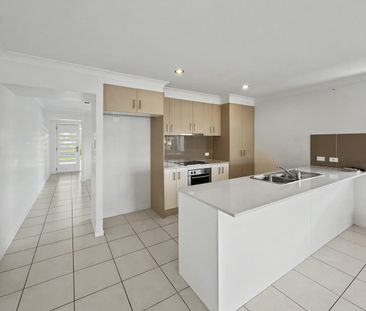 SPACIOUS FAMILY HOME CLOSE TO THE BEACH - Photo 4