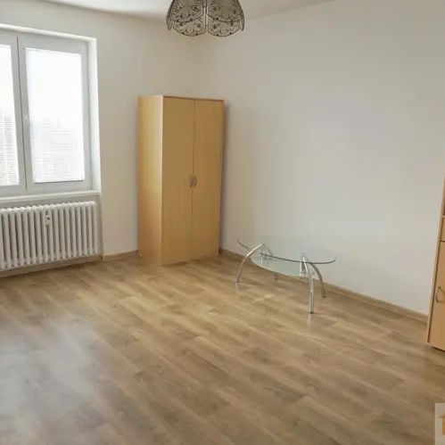 PV, Krokova ul., byt 2+1, pronájem 12.000,- Kč + energie - Фото 1