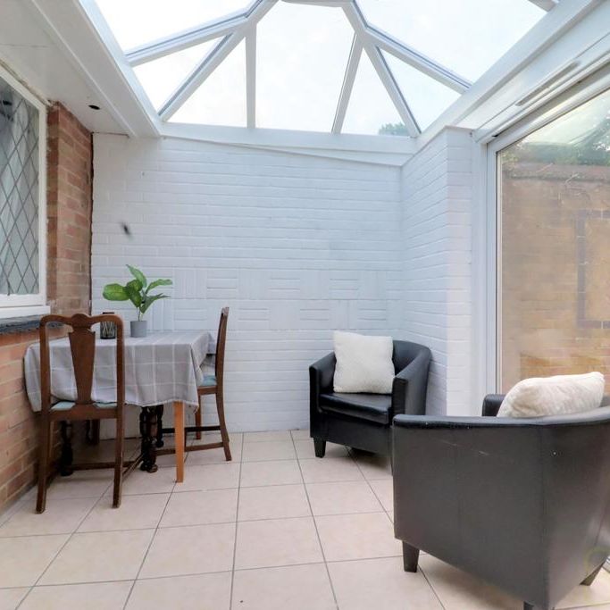 4 bedroom semi-detached bungalow to rent - Photo 1