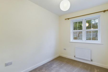 3 bedroom semi-detached house to rent - Photo 5