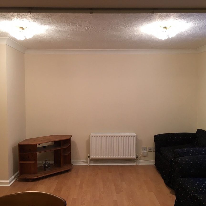 2 Bed Flat, Charles Street, CR0 - Photo 1