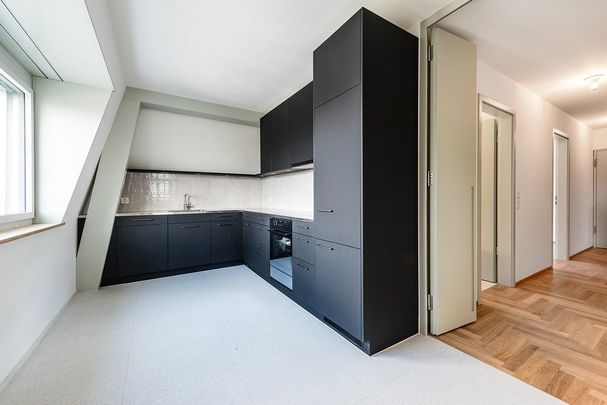 Helle Dach-Maisonettewohnung im beliebten Kreis 6 in Zürich - Photo 1