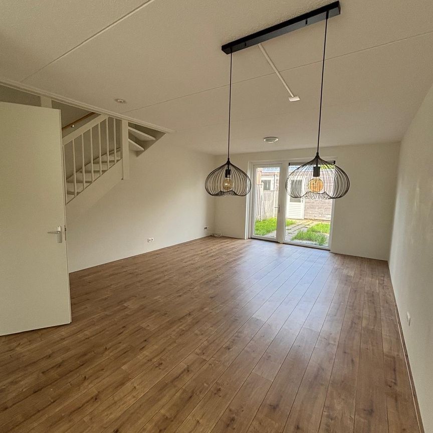 Te huur: Huis It Doekewiid 56 in Hurdegaryp - Photo 1