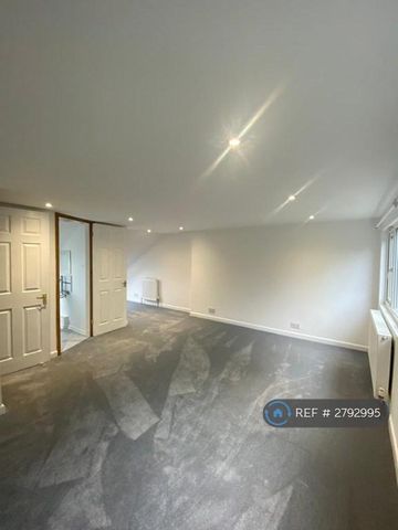 4 bedroom terraced house to rent - Photo 3