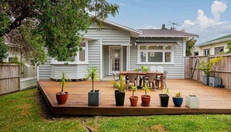 Sandringham's Best: Renovated California Bunga... - Photo 4