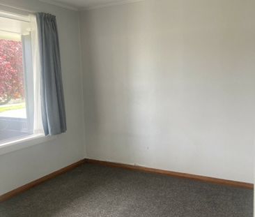 Compact 1-bedroom unit - Photo 4