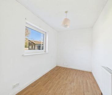 3 bedroom semi-detached bungalow to rent - Photo 2