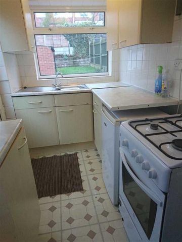 2 bedroom semi-detached house to rent - Photo 4