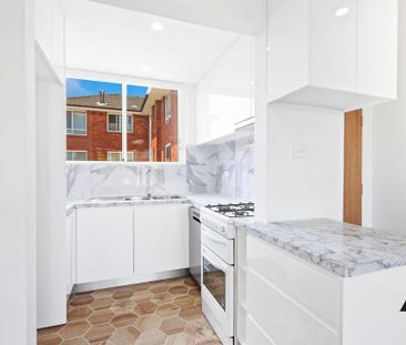 Fully renovated 2 bedroom in the heart of Mosman - Photo 1