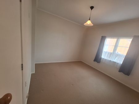 Spacious Family Home - Photo 5