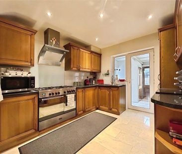 3 bedroom semi-detached house to rent - Photo 4