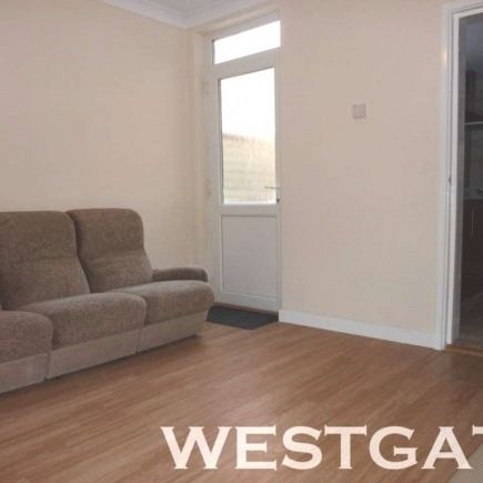 4 Bed - Highgrove Street, Reading - Photo 1