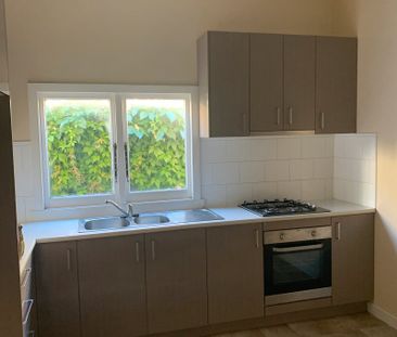 Spacious and cozy 2 bedroom home - Photo 2