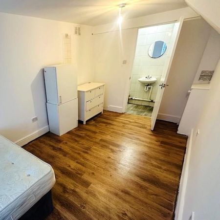 6 bedroom semi-detached house to rent - Photo 3