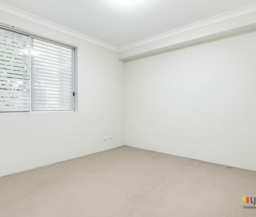 Freshly Painted Ground Floor 1-Bedroom Apartment - Photo 5
