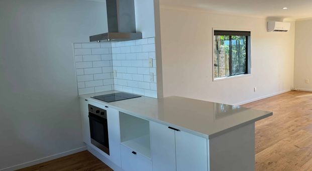 Modern Living in Birkdale with Sunny Views! - Photo 1