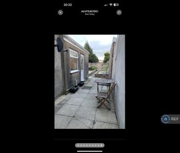 1 bedroom in a house share to rent - Photo 2