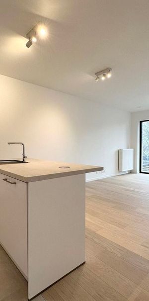 Appartement te huur in Schaarbeek voor € 1.600 met 2 slaapkamers - Photo 1