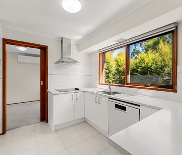 Charming 2 Bedroom Unit in a Prime Ringwood East Location - Photo 2