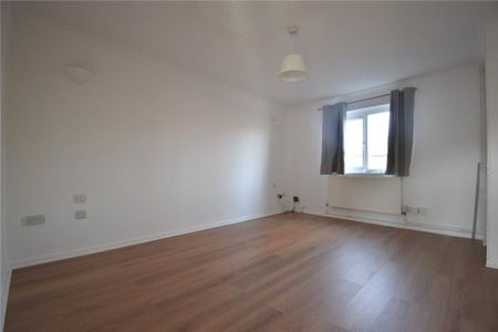 Well presented 3 bedroom terraced house just to the north of Cambridge with excellent access to the Science Park, City centre, A14 & M11. Maintainable rear garden. GCH. Unfurnished. - Photo 5