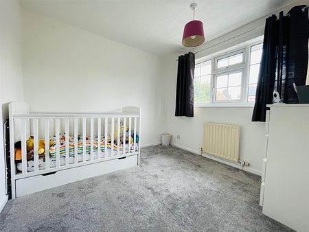 3 Bed House - semi-detached - Photo 2