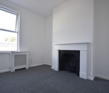 3 bedroom flat to rent - Photo 2