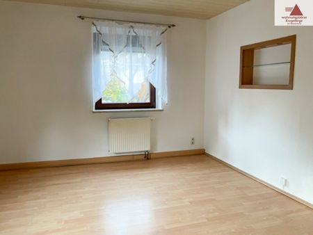 Großzügige 3-Raum-Wohnung im Erdgeschoss - Stellplatz - in Gornsdorf! - Photo 5