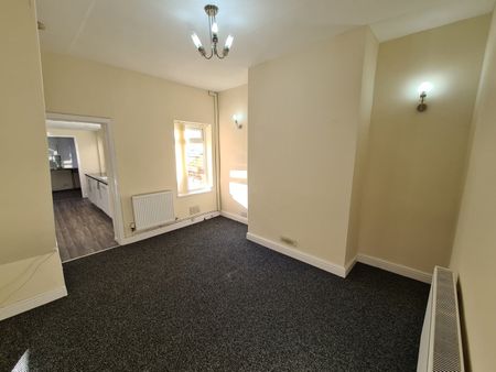 2 Bed Terraced House, Hinde Street, M40 - Photo 2