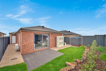 37 Adelong Bvd, Cobblebank VIC 3338 - Photo 5