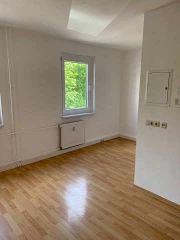 Einziehen und Wohnen… Ihre gemütliche 1-Zimmer-Wohnung in Bernsdorf! - Photo 2