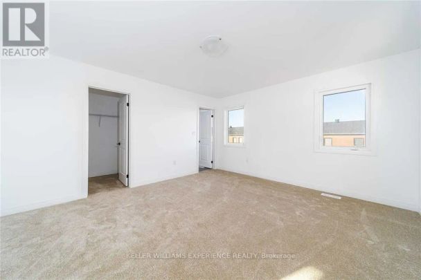 32 FAIRLANE AVENUE - Photo 1