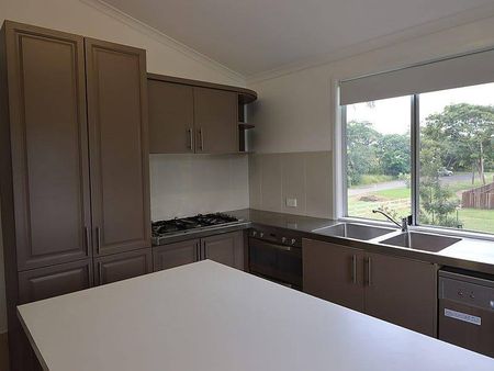 Stunning 3-Bedroom Queenslander With Pool - Photo 2