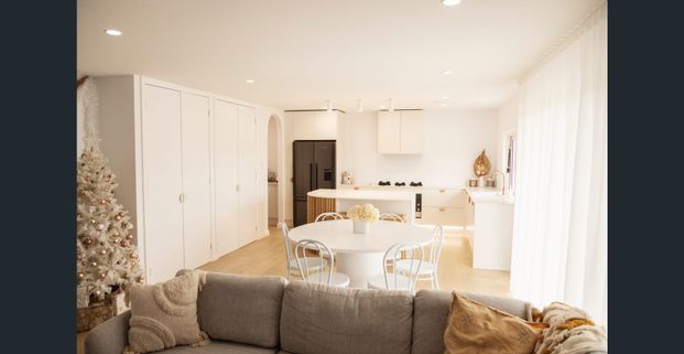 Stunning Botanic Beauty – Your Peaceful Picton Retreat Awaits! - Photo 1