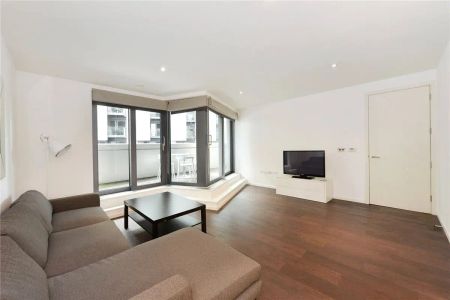 2 bedroom flat in London - Photo 2