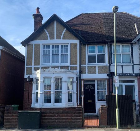 3 bedroom semi-detached house to rent - Photo 5