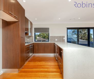 Three bedroom, two bathroom townhouse with double garage - Photo 6